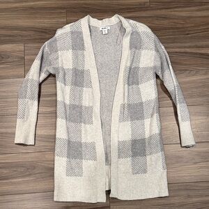 Willow & Clay Gray and Cream Plaid Open-Front Cardigan